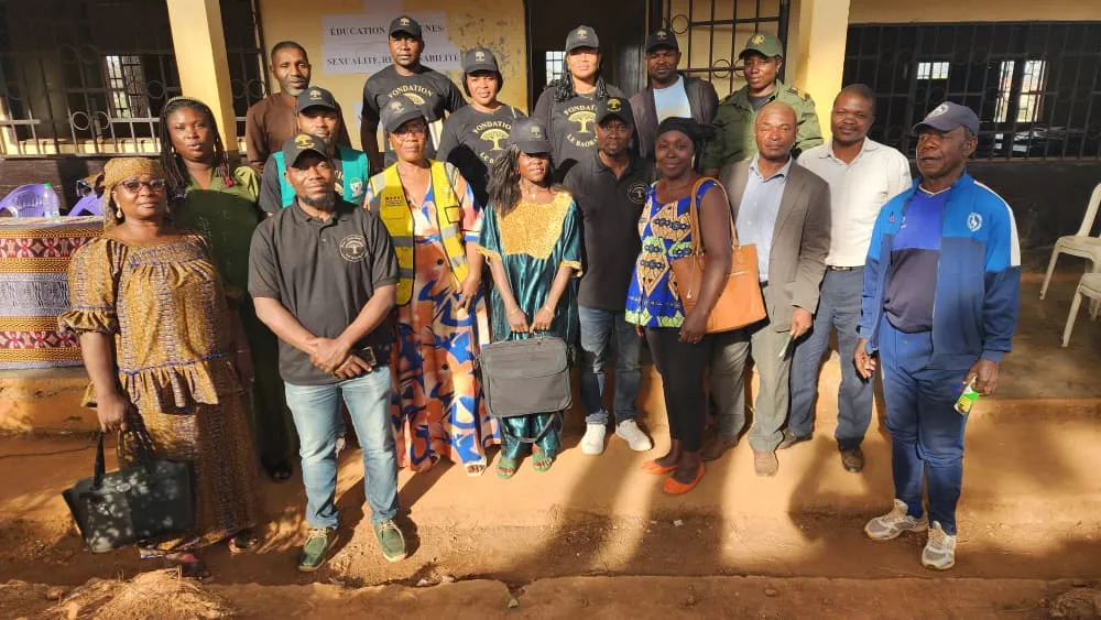 Le BAOBAB avec le personnel du COPROJOMO